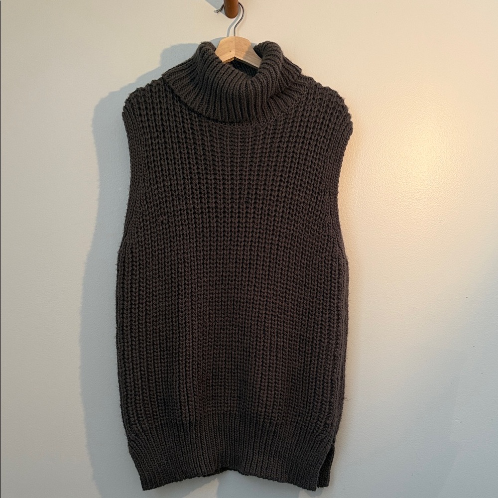 H&M Chunky Knit Sleeveless Turtleneck Sweater - Charcoal